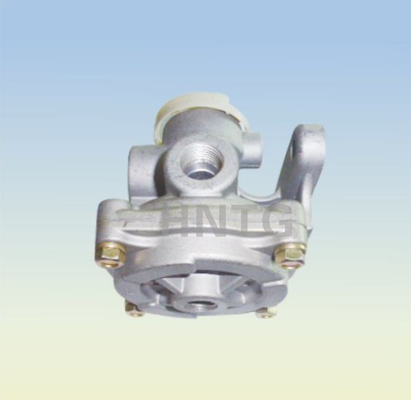 FOUR ANGLE RRELAY VALVE