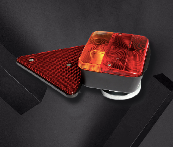 Trailer lamp and reflector