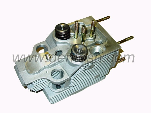 APPLY TO DEUTZ engine parts: BFL914C Cylinder head assembly OEM No: 04236677